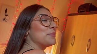 cleaning the house to enjoy a nice time - porn video