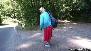 He picks up oldie from the road and fucks in the car - porn video